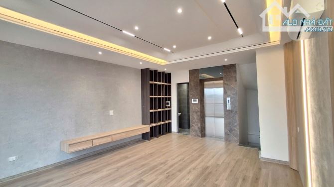 Bán nhà Lê Trọng Tấn - thang máy - mới đẹp, 34m2 x 6 tầng, chỉ 9.8 tỷ.