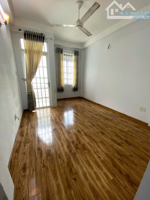 Nhà 1 Trệt 2 Lầu sân thượng 4,5x14m 2 Phòng 3 wc Hẻm 157 Dương Bá Trạc giá 11 Triệu - 2