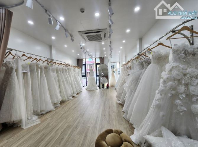 Mặt phố Hoàng Văn Thái-Doanh thu 50tr/tháng. 90m,6 tầng, mt 5m.