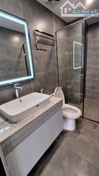 Bán nhà Lê Trọng Tấn - thang máy - mới đẹp, 34m2 x 6 tầng, chỉ 9.8 tỷ.