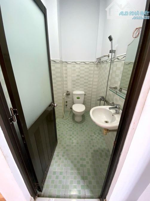 Nhà 1 Trệt 2 Lầu sân thượng 4,5x14m 2 Phòng 3 wc Hẻm 157 Dương Bá Trạc giá 11 Triệu - 3
