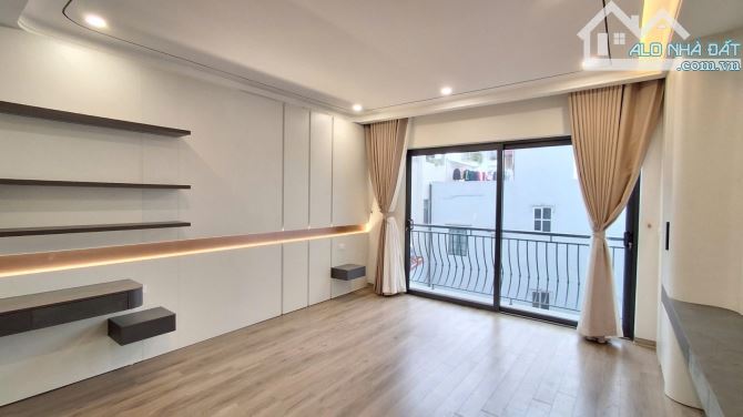 Bán nhà Lê Trọng Tấn - thang máy - mới đẹp, 34m2 x 6 tầng, chỉ 9.8 tỷ.