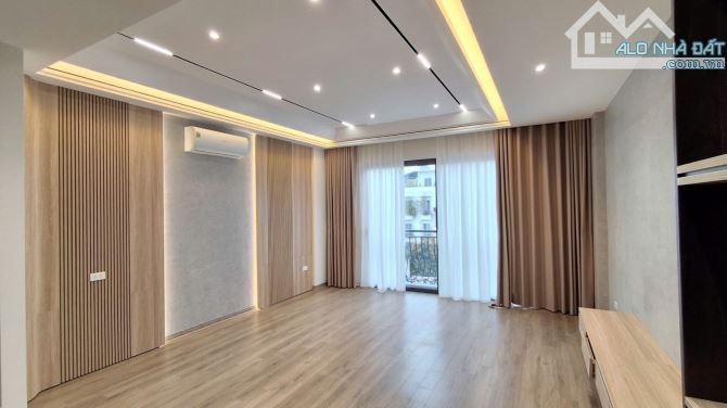 Bán nhà Lê Trọng Tấn - thang máy - mới đẹp, 34m2 x 6 tầng, chỉ 9.8 tỷ.