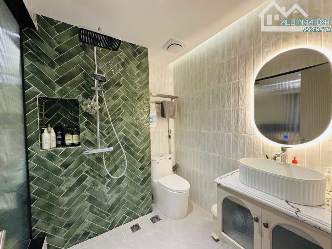 Siêu hiếm ! Phố Ngọc Khánh, thang máy, full nội thất phân lô ô tô ngủ trong nhà, sát phố.