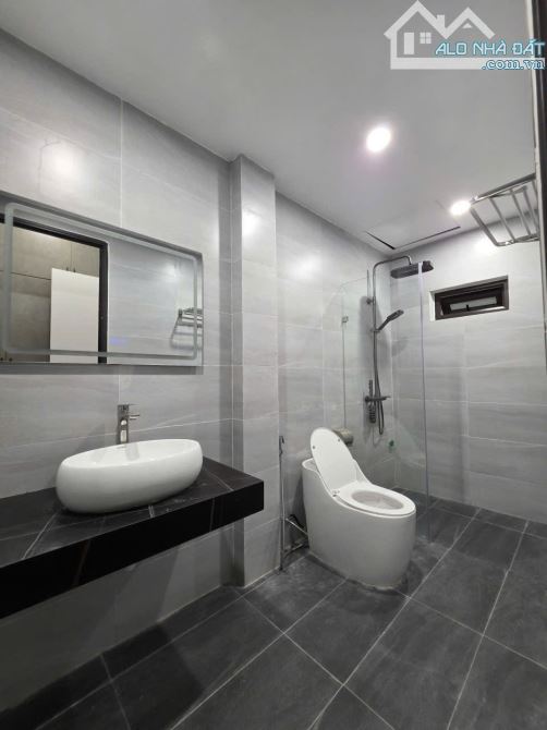 BÁN NHÀ NGHI TÀM 35M², 4 TẦNG, MẶT TIỀN 3.3M, GIÁ CHỈ 10.96 TỶ – NHÀ ĐẸP DÂN XÂY, GẦN P