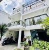 Bán Villa sân vườn 7.4 x 20 nở hậu , 4 tầng cực đẹp , khách xem là ưng ý ngay lần đầu gặp