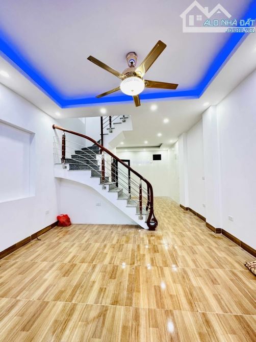 BÁN NHÀ ÂU CƠ - 37M2 - 4 TẤNG - XÂY MỚI - Ô TÔ ĐỖ - GIÁ CHỈ HƠN 3 TỶ