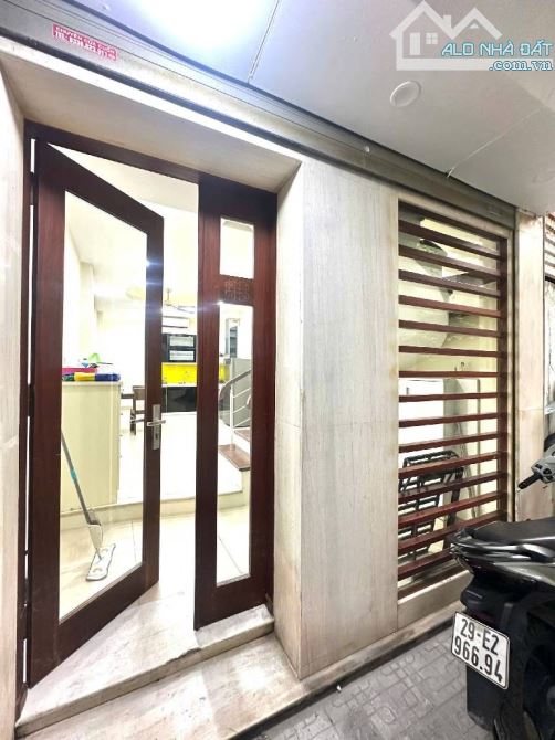 HIẾM - NHÀ ĐẸP XUÂN DIỆU - 32M2 - 6 TẦNG - VF3 ĐỖ CỬA - SÁT HỒ TÂY - CHỈ HƠN 8 TỶ