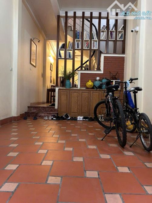 Bán nhà phố Lạc Long Quân, Tây Hồ, khu phân lô Quân Đội, dân trí cao, ô tô tránh, 5T, 40m2