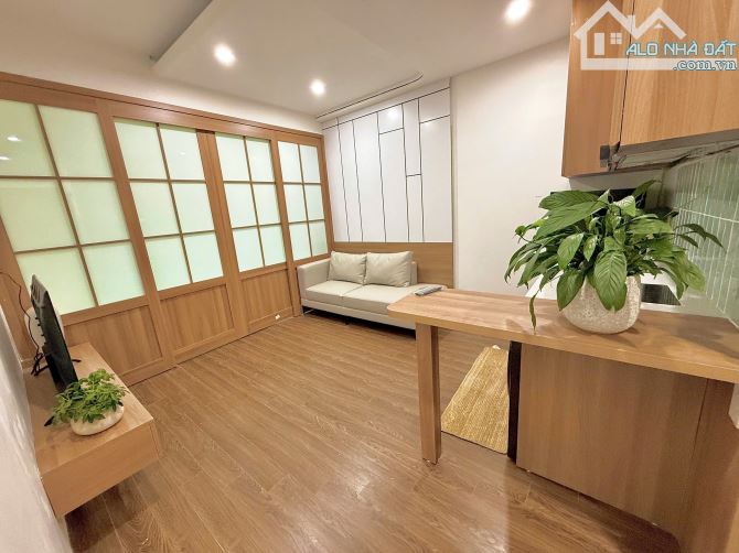 Toà CHDV Huỳnh Thúc Kháng, vỉa hè ô tô tránh, 8T thang máy, 11P 1n1k + MBKD, DT100tr/th