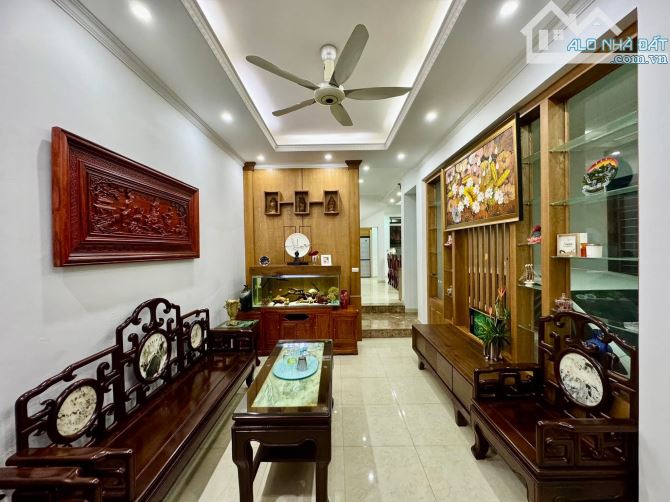 Biệt thự ở luôn - KNƠ Trung Văn, vỉa hè, ô tô tránh đỗ, gara, nội thất đẹp, MT8m - 154m2 - 2