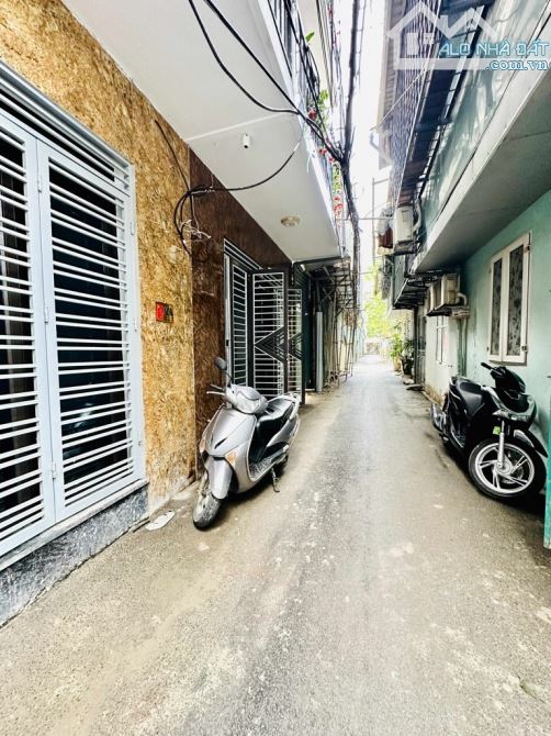 BÁN NHÀ ÂU CƠ - 37M2 - 4 TẤNG - XÂY MỚI - Ô TÔ ĐỖ - GIÁ CHỈ HƠN 3 TỶ