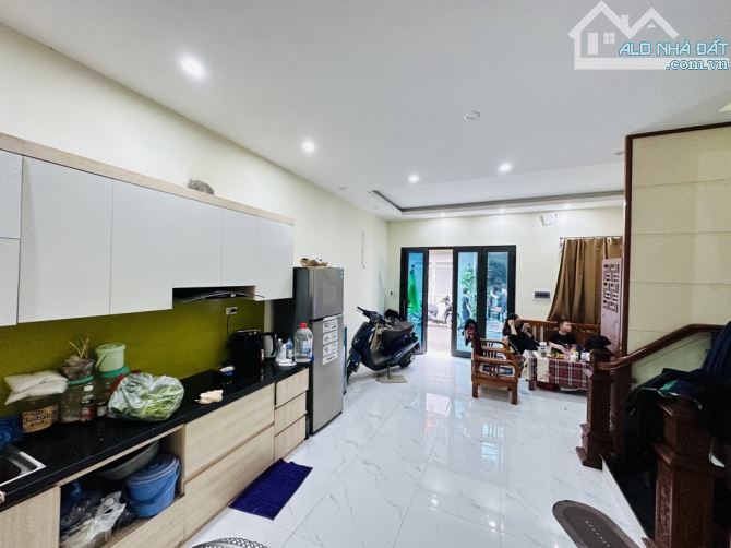 HIẾM - NHÀ ĐẸP ÂU CƠ - 43M2 - MT 5M LÔ GÓC - Ô TÔ ĐỖ - Ở NGAY - GIÁ CHỈ HƠN 3 TỶ