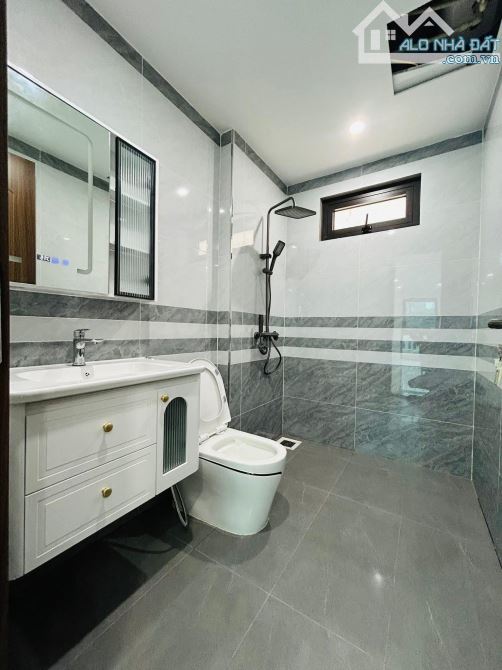 Bán nhà Ngõ 75 Trần Thái Tông – 140m2 – 9 tầng – Mt: 9m – Giá: 95 tỷ - Cho thuê 210 triệu