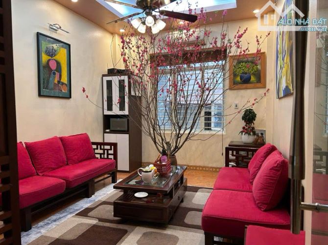 Bán nhà phố Lạc Long Quân, Tây Hồ, khu phân lô Quân Đội, dân trí cao, ô tô tránh, 5T, 40m2