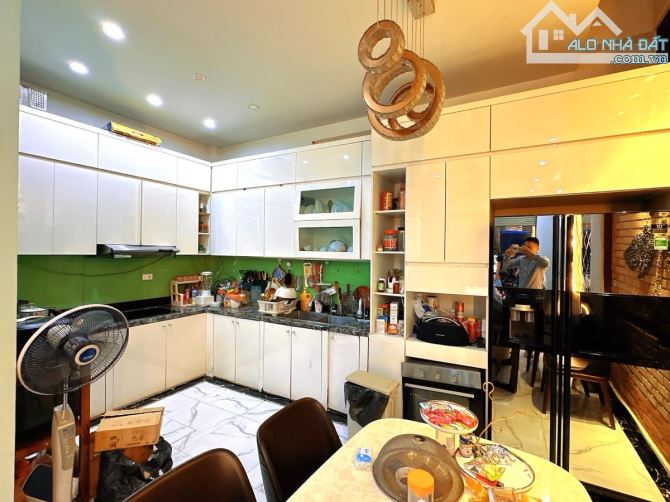 Siêu phẩm La Thành, vỉa hè, ô tô tránh, KD đỉnh, sát phố, ở/cho thuê full DT35tr - 50m2