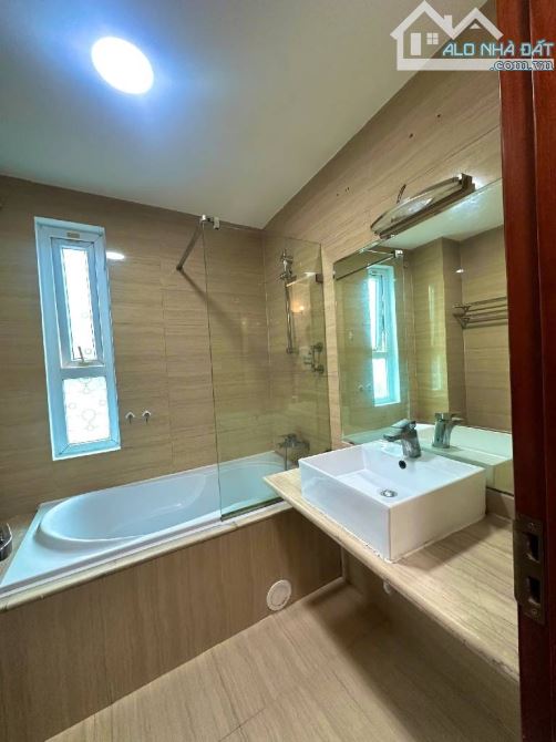 HIẾM - NHÀ ĐẸP XUÂN DIỆU - 30M2 - 6 TẦNG - 3 THOÁNG - SÁT HỒ TÂY - CHỈ HƠN 7 TỶ