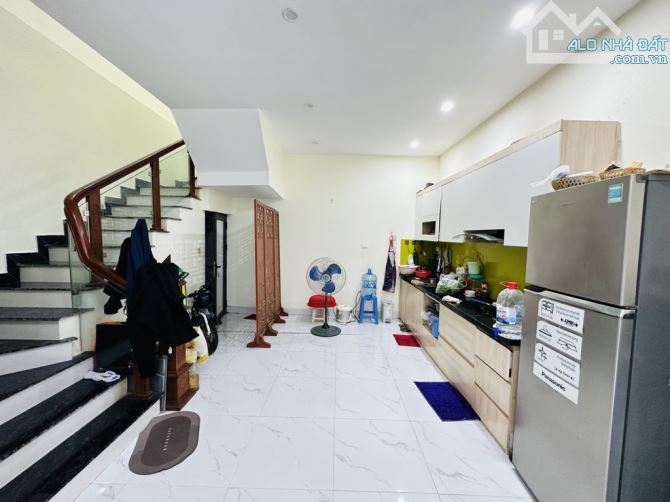 HIẾM - NHÀ ĐẸP ÂU CƠ - 43M2 - MT 5M LÔ GÓC - Ô TÔ ĐỖ - Ở NGAY - GIÁ CHỈ HƠN 3 TỶ