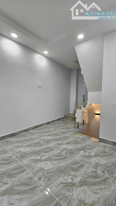 SÁT MẶT TIỀN HOÀNG DIỆU VIP Q4 ĐÚC 3 TẤM CÓ HƠN 2 TÊ - 4