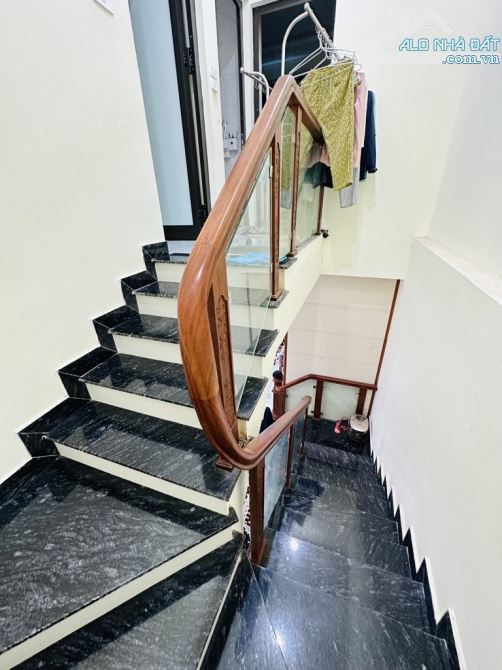 HIẾM - NHÀ ĐẸP ÂU CƠ - 43M2 - MT 5M LÔ GÓC - Ô TÔ ĐỖ - Ở NGAY - GIÁ CHỈ HƠN 3 TỶ