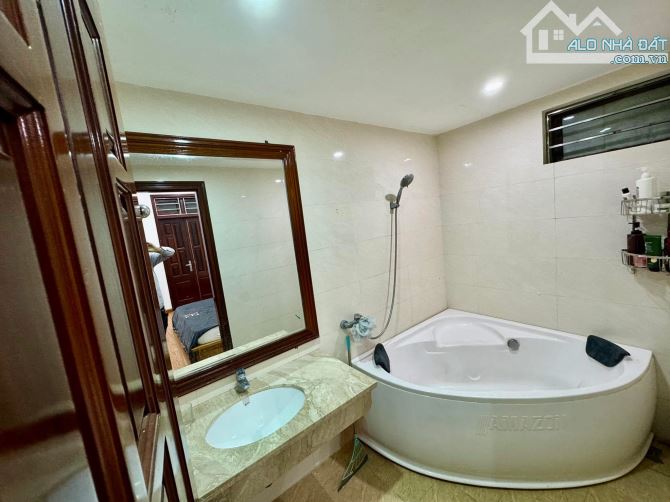 Biệt thự ở luôn - KNƠ Trung Văn, vỉa hè, ô tô tránh đỗ, gara, nội thất đẹp, MT8m - 154m2 - 6