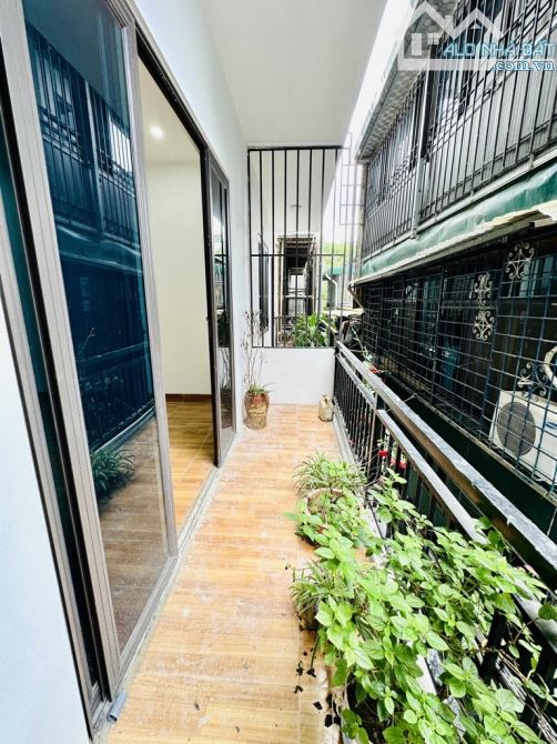 BÁN NHÀ ÂU CƠ - 37M2 - 4 TẤNG - XÂY MỚI - Ô TÔ ĐỖ - GIÁ CHỈ HƠN 3 TỶ