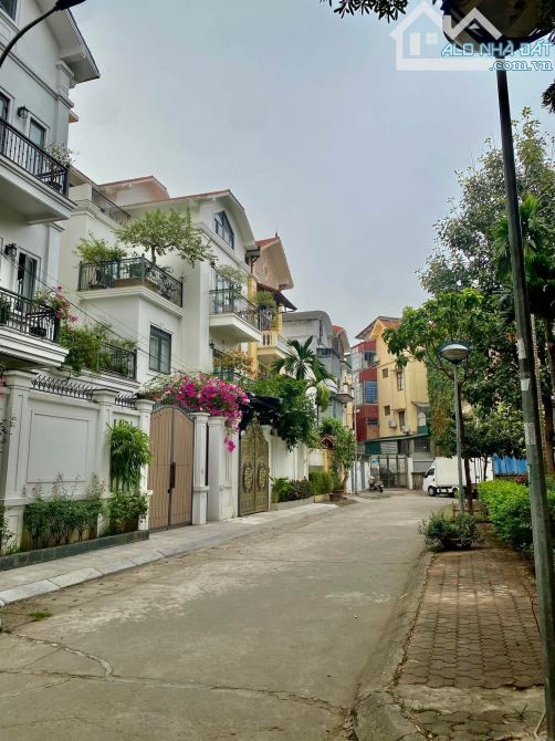 Biệt thự ở luôn - KNƠ Trung Văn, vỉa hè, ô tô tránh đỗ, gara, nội thất đẹp, MT8m - 154m2 - 7