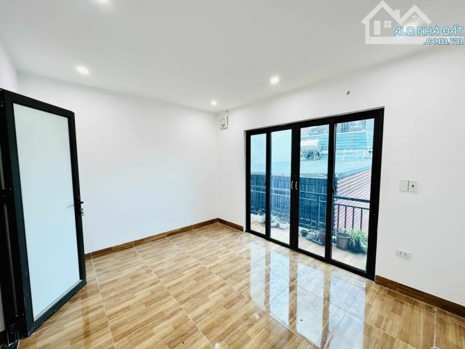 BÁN NHÀ ÂU CƠ - 37M2 - 4 TẤNG - XÂY MỚI - Ô TÔ ĐỖ - GIÁ CHỈ HƠN 3 TỶ