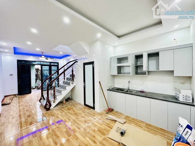 BÁN NHÀ ÂU CƠ - 37M2 - 4 TẤNG - XÂY MỚI - Ô TÔ ĐỖ - GIÁ CHỈ HƠN 3 TỶ