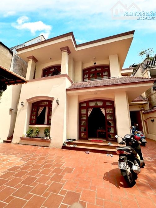 🏩 BIỆT THỰ GẦN 300M2 NGANG ĐỈNH 12M NGAY GẦN HOÀNG VĂN THỤ - 2 LẦU  5PN - 45 TỶ TL