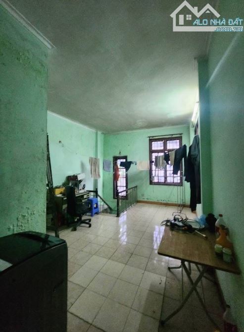 Bán nhà phố Phan Bội Châu - Hoàn Kiếm giá 18 Tỷ. DTSD 95m2. Mặt tiền 11,9m. Cách phố 10m