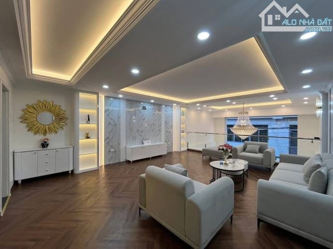 BÁN NHÀ PHỐ HOÀNG QUỐC VIỆT NGÕ OTO DT60m2*7T THANG MÁY MỚI LÔ GÓC 3 MẶT TIỀN ĐƯỜNG. 19 Tỷ