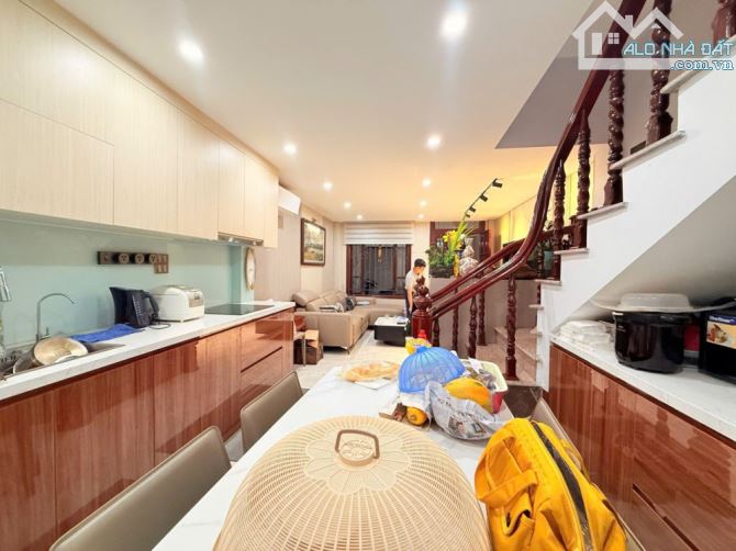 BÁN NHÀ LẠC LONG QUÂN/ SÁT UBND TÂY HỒ- DT 55m2, 5 TẦNG- LÔ GÓC- 30M RA MẶT PHỐ