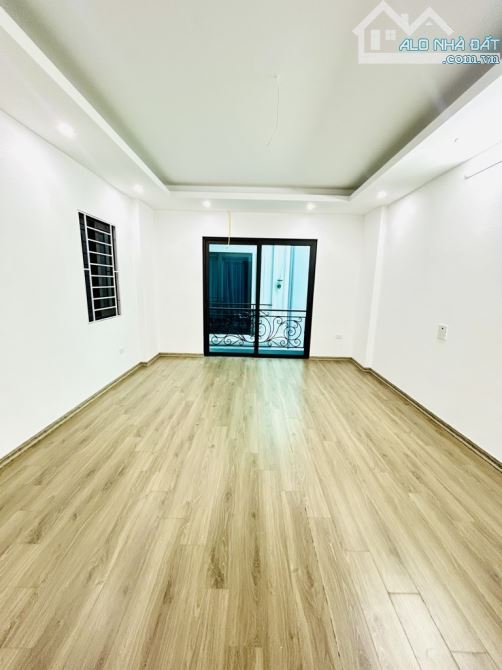 Bán nhà Trần Khát Chân - nhà xây mới, lô góc - 15m ra phố.