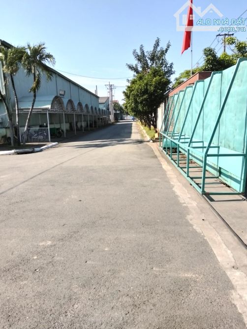 Không gian bên trong kho