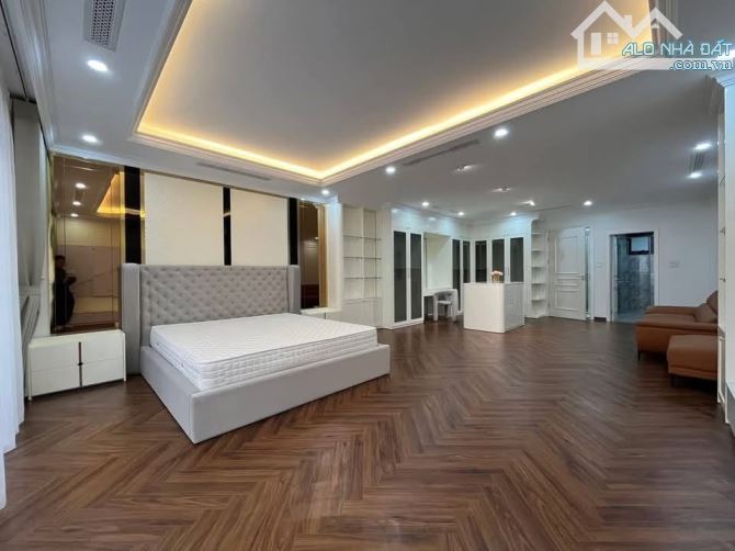 BÁN NHÀ PHỐ HOÀNG QUỐC VIỆT NGÕ OTO DT60m2*7T THANG MÁY MỚI LÔ GÓC 3 MẶT TIỀN ĐƯỜNG. 19 Tỷ