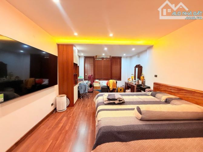 BÁN NHÀ LẠC LONG QUÂN/ SÁT UBND TÂY HỒ- DT 55m2, 5 TẦNG- LÔ GÓC- 30M RA MẶT PHỐ