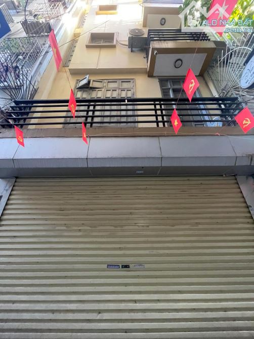 Chính chủ bán nhà Lạc Long Quân mặt ngõ thông ô tô qua nhà, 30m2, 5.3m mặt tiền, 11.5 tỷ