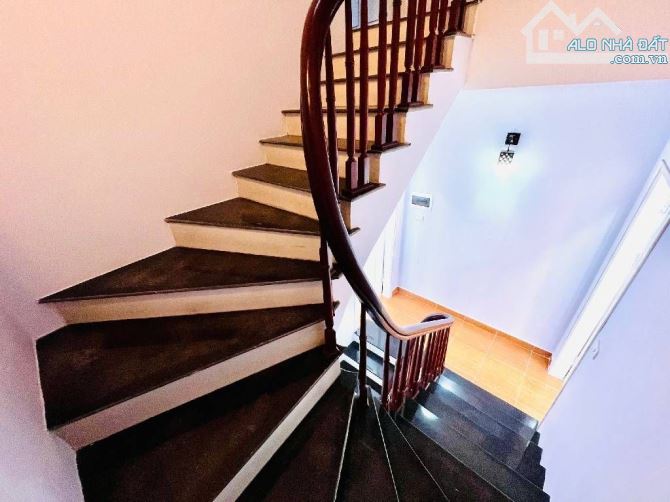 Nhà phố Ngọc Hà, gần mặt phố, phố tây, nhà dân xây chắc chắn, gần công viên, quảng trường