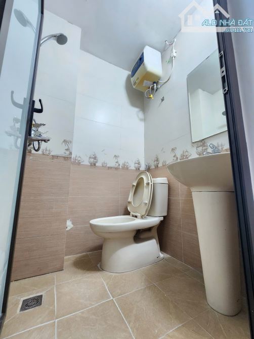 Cơ hội ngàn năm mặt phố, mặt chợ Bạch Đằng 80m/100m,4 tầng,mặt tiền 3.2m,5.7 tỷ Hai Bà Tr