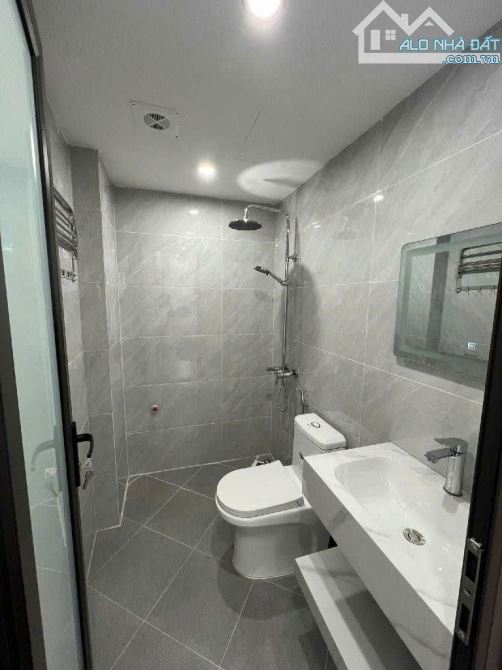 30m² – Nhà đẹp Vĩnh Tuy 5 tầng hiện đại chỉ 7.89 tỷ – Nội thất full, xách vali ở luôn