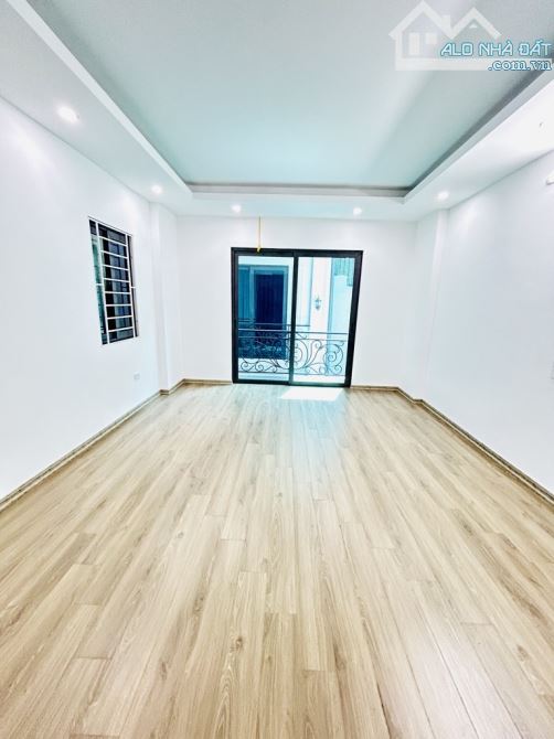 Bán nhà Trần Khát Chân - nhà xây mới, lô góc - 15m ra phố.