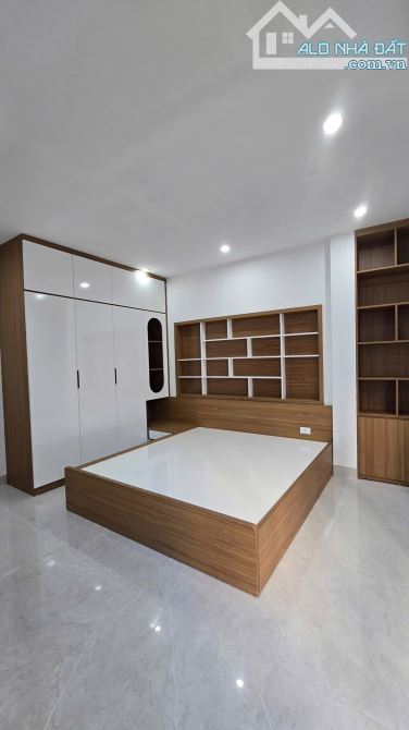 NHÀ ĐẸP TRIỀU KHÚC – 35M², 5 TẦNG – NGÕ THÔNG – GẦN HỌC VIỆN KỸ THUẬT MẬT MÃ