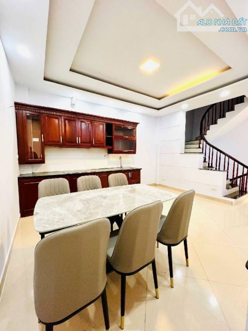 Nhà phố Ngọc Hà, gần mặt phố, phố tây, nhà dân xây chắc chắn, gần công viên, quảng trường