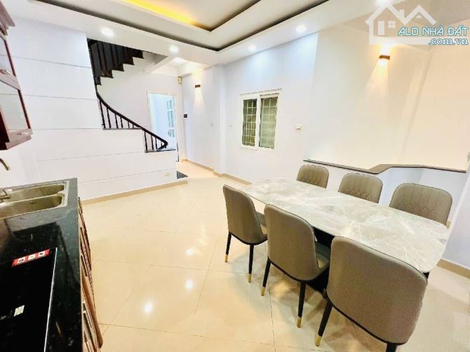 Nhà phố Ngọc Hà, gần mặt phố, phố tây, nhà dân xây chắc chắn, gần công viên, quảng trường