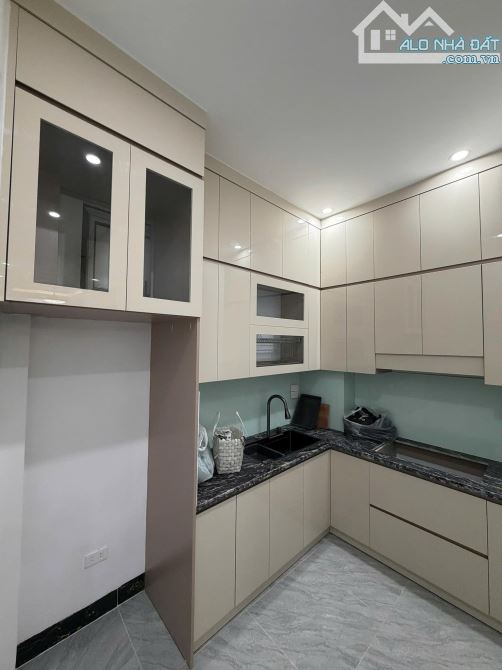 TÔI CẦN BÁN NHÀ, PHÂN LÔ, 5 TẦNG, THANG MÁY, 2 MẶT THOÁNG, Ô TÔ ĐỖ CỬA, GẦN CHỢ HÀ ĐÔNG