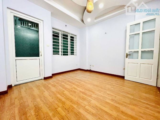 Nhà phố Ngọc Hà, gần mặt phố, phố tây, nhà dân xây chắc chắn, gần công viên, quảng trường