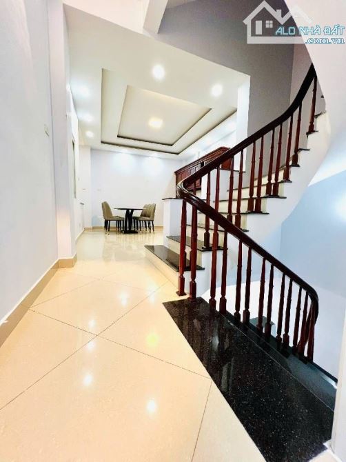 Nhà phố Ngọc Hà, gần mặt phố, phố tây, nhà dân xây chắc chắn, gần công viên, quảng trường