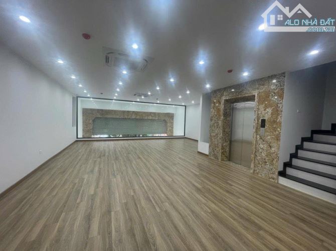 Building Mặt Phố LÔ GÓC quận Thanh Xuân 8 TẦNG mặt tiền 8m dt 123m2 giá 380tr/m2