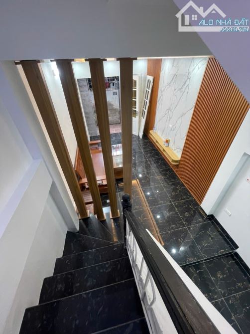 BÁN NHÀ LĨNH NAM GẦN BÃI XE OTO 35M2, 4 TẦNG , 4,15 TỶ